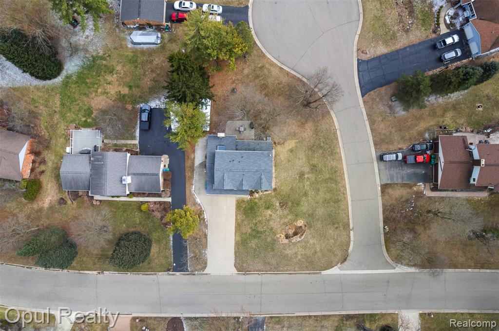 4748 Ravinewood Drive, Commerce Twp, MI 48382 — Photo 38