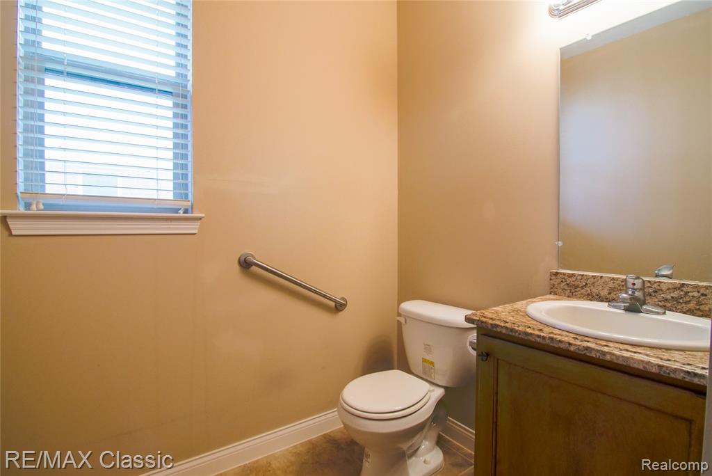 50416 Pinnacle Woods Lane, Macomb, MI 48042 — Photo 12