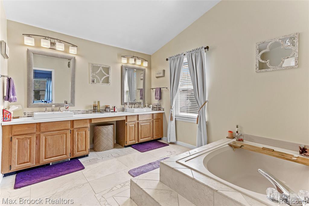 5492 Charrington Court, West Bloomfield, MI 48324 — Photo 29