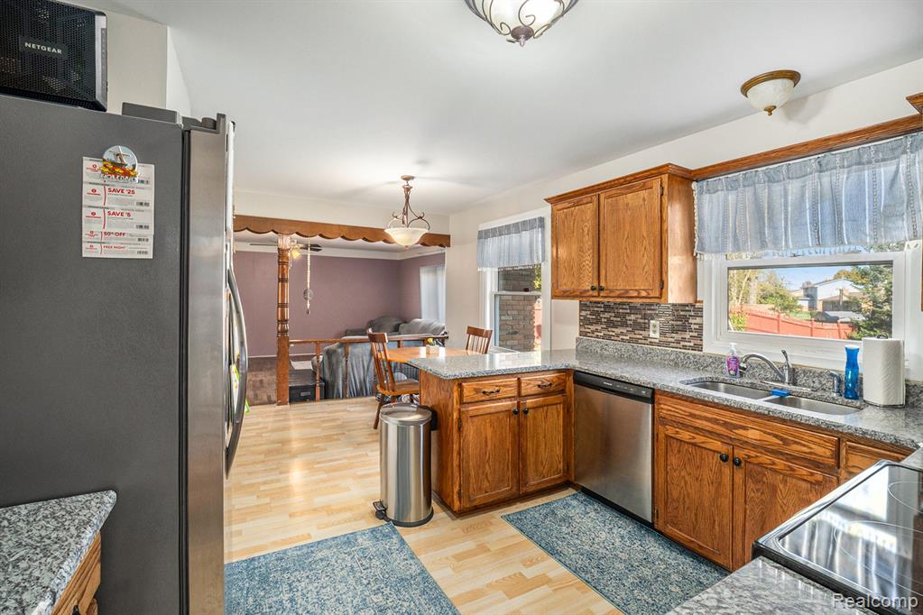 6137 Pebbleshire Drive, Grand Blanc, MI 48439 — Photo 12