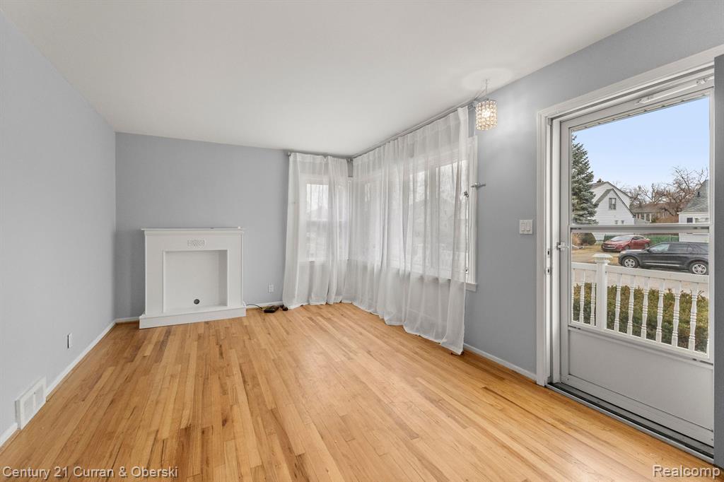 4615 MANDALAY Avenue, Royal Oak, MI 48073 — Photo 8