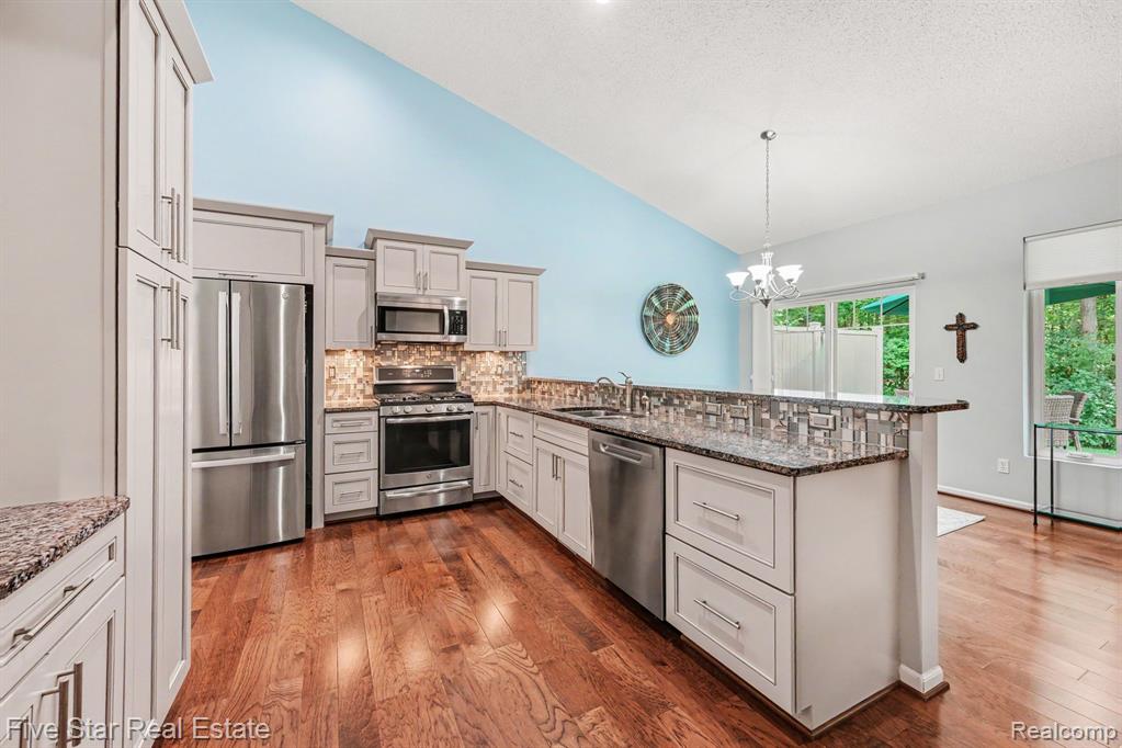 6838 Fox Lane, Waterford, MI 48327 — Photo 11