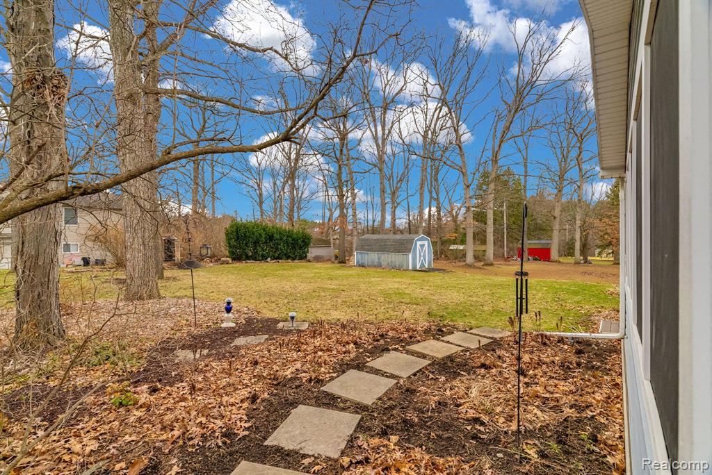 8482 BELLE BLUFF Drive, Grand Blanc, MI 48439 — Photo 59
