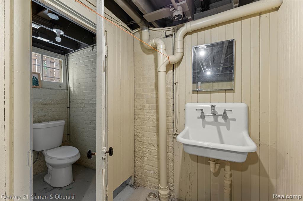 4815 Iroquois Street, Detroit, MI 48214 — Photo 41