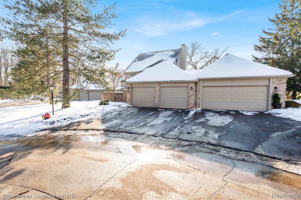22211 Village Pines Drive, Beverly Hills, MI 48025 — Photo 2