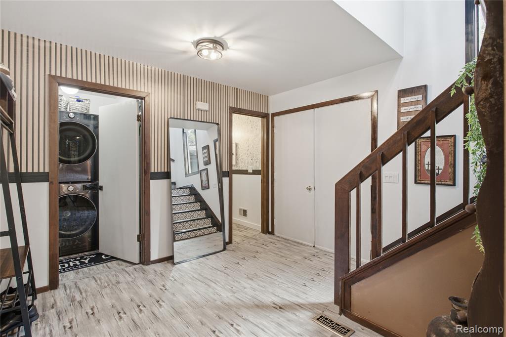 6608 Red Cedar Lane, West Bloomfield, MI 48324 — Photo 8