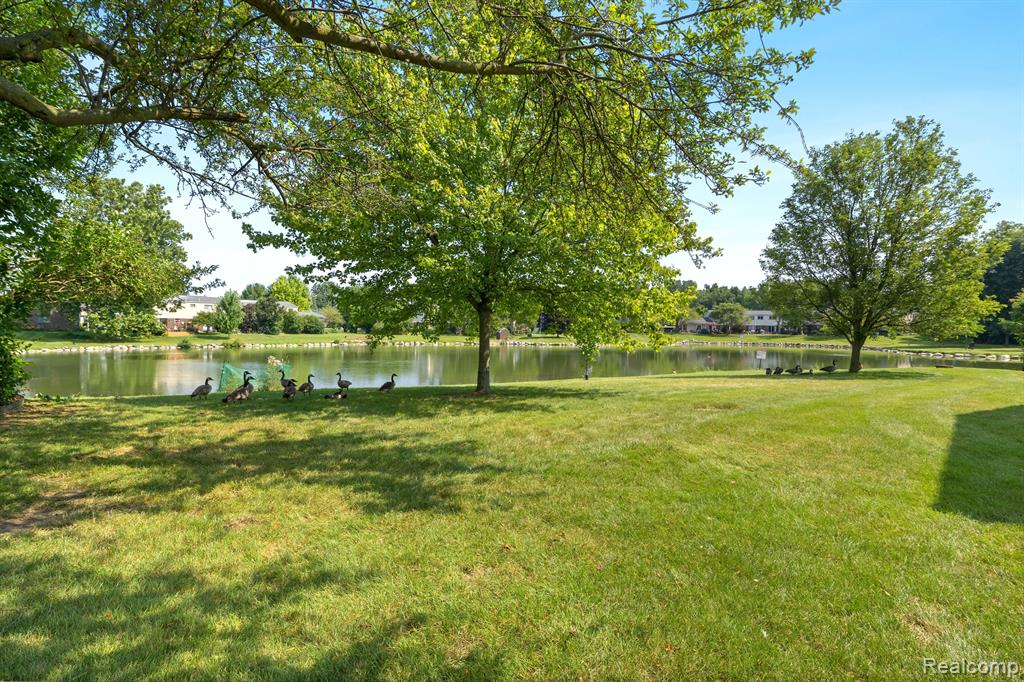8387 LAKEVIEW Court, Ypsilanti, MI 48198 — Photo 30