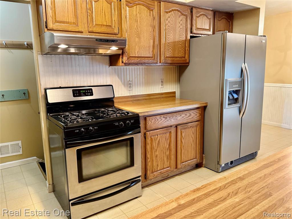 42075 GLORIA Drive, Canton, MI 48187 — Photo 12