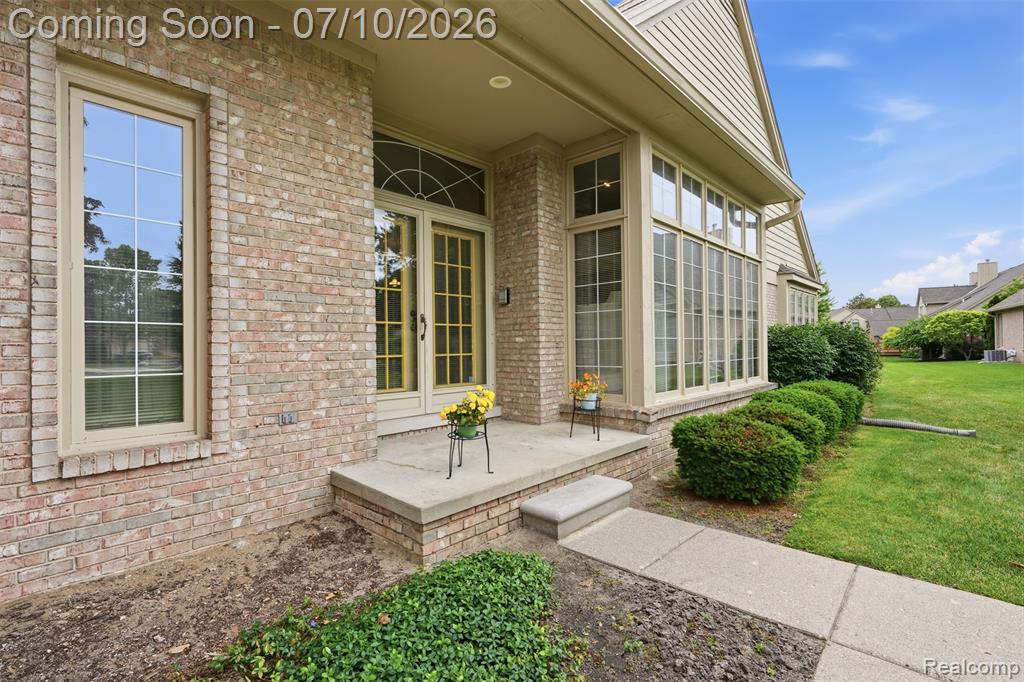 42675 Christina Drive, Sterling Heights, MI 48313 — Photo 2