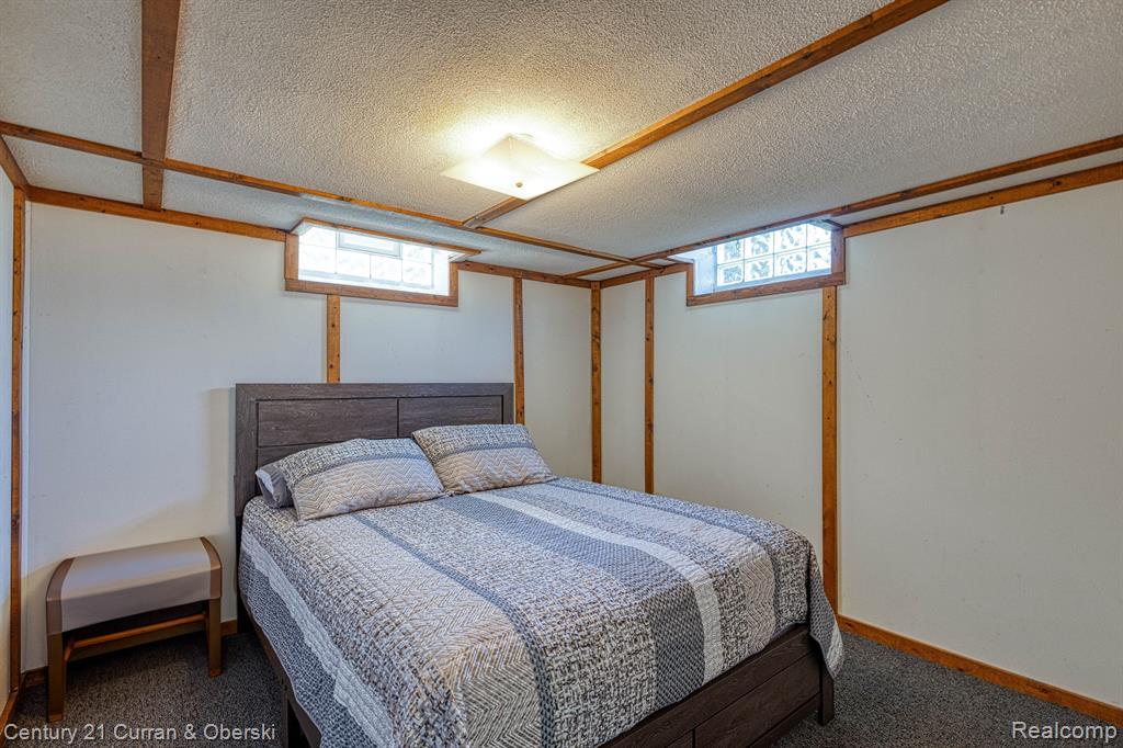 8943 ROSLYN Street, Livonia, MI 48150 — Photo 17