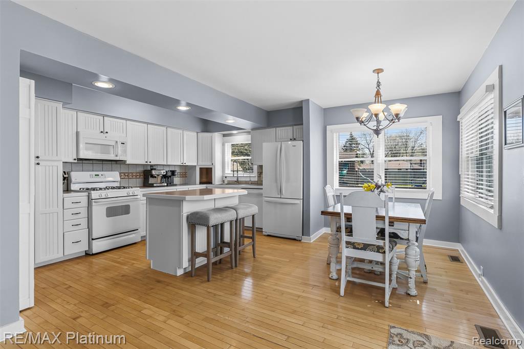 315 S West Street, Fenton, MI 48430 — Photo 12