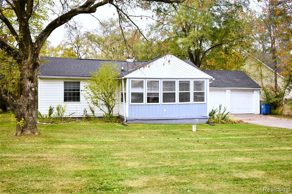 7400 Lawrence Street, Grand Blanc, MI 48439 — Photo 2