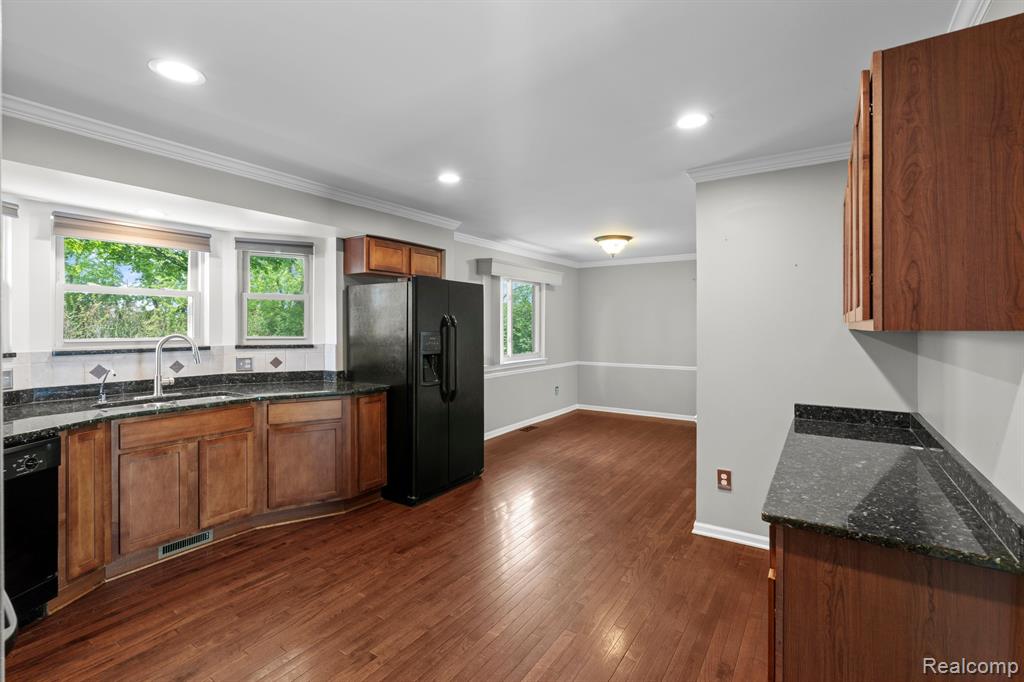 50631 NEWCASTLE Drive, Chesterfield, MI 48047 — Photo 17