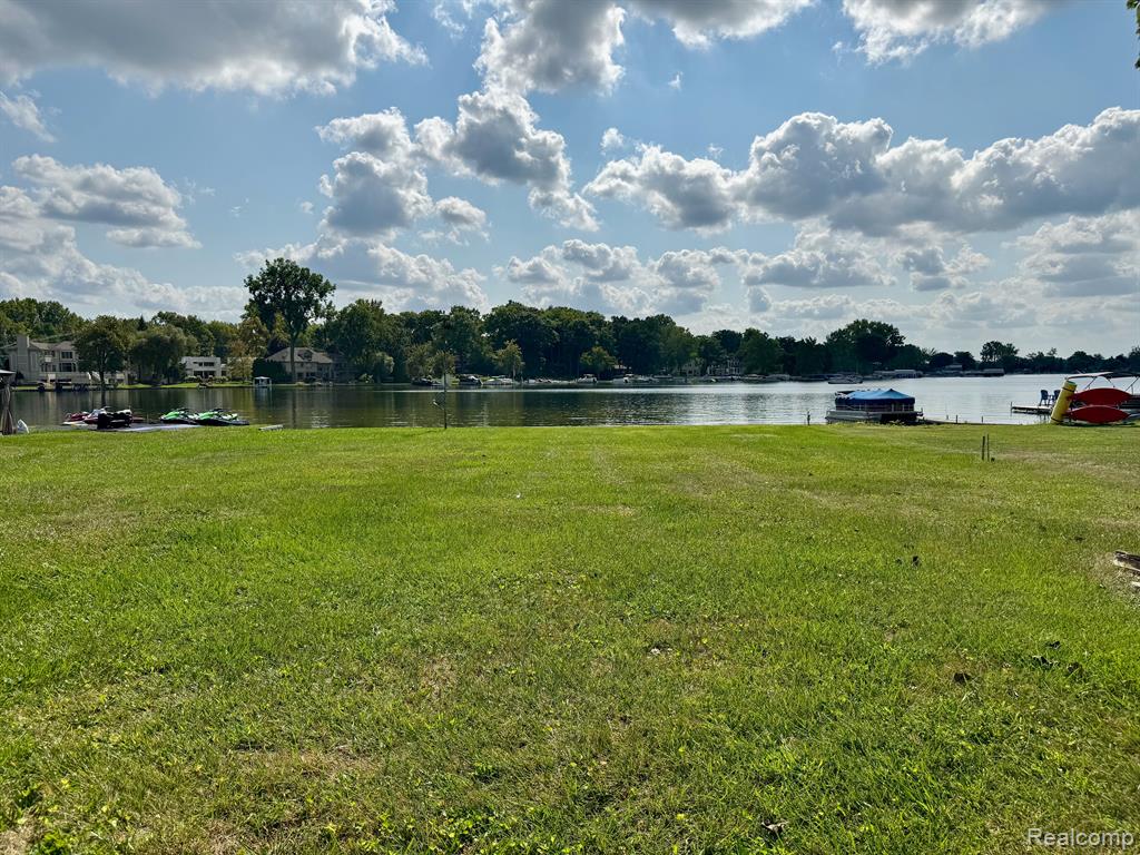 915 JAMES K Boulevard, Pontiac, MI 48341 — Photo 5
