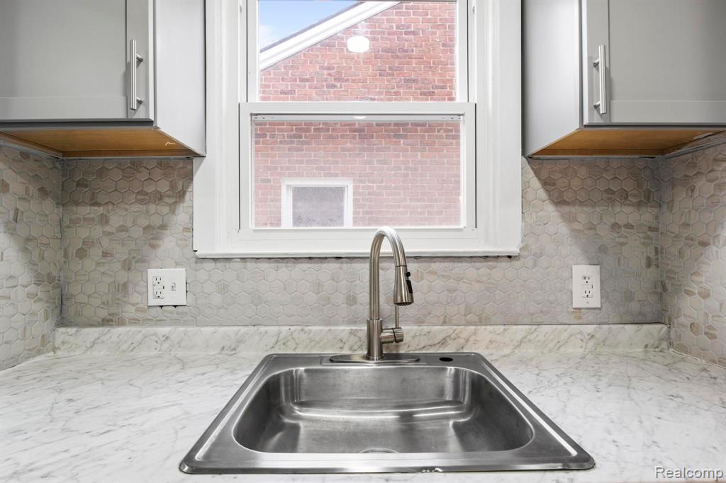 8131 COYLE Street, Detroit, MI 48228 — Photo 11