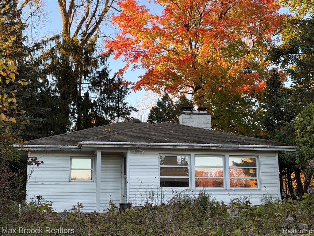 6433 Walnut Lake Road, West Bloomfield, MI 48323 — front exterior
