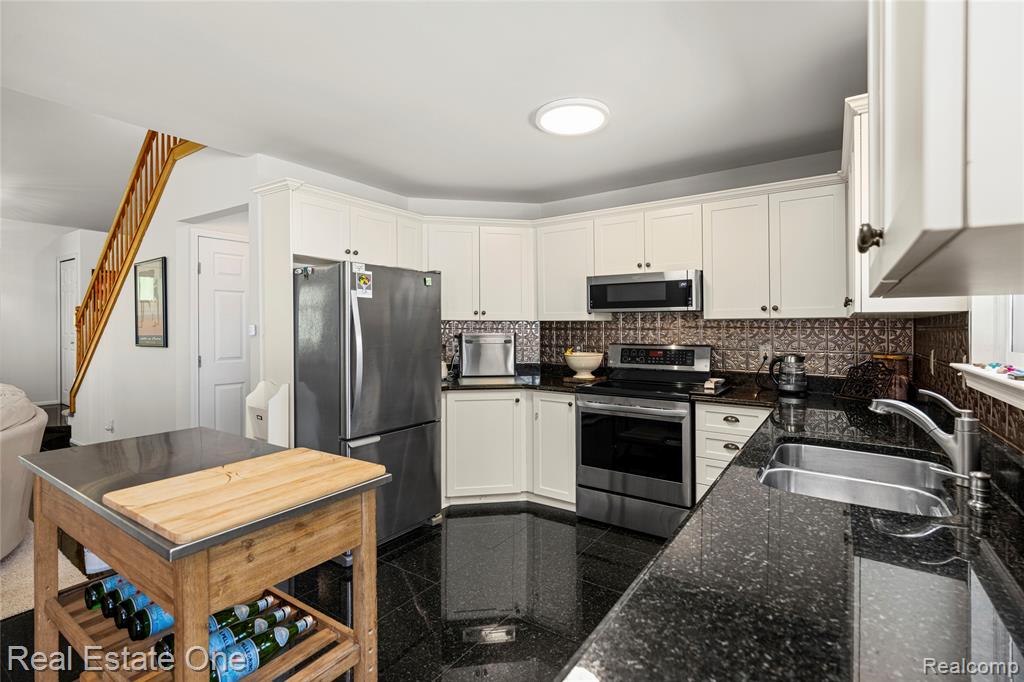 344 N Lake Angelus Road, Auburn Hills, MI 48326 — Photo 18