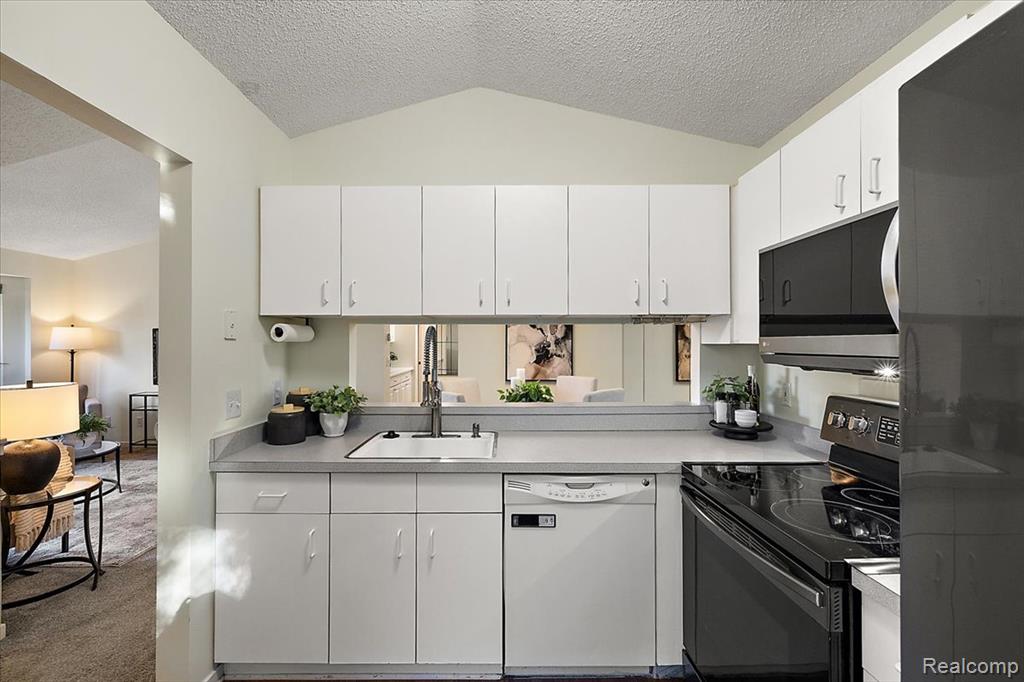 44800 Bayview Drive, 33, Novi, MI 48377 — Photo 17