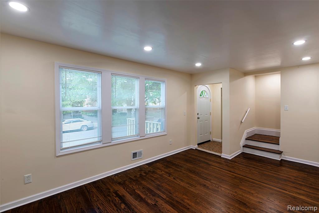 8087 Cloverlawn Street, Detroit, MI 48204 — Photo 4