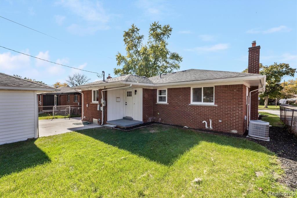 8134 LOCHDALE Street, Dearborn Heights, MI 48127 — Photo 39