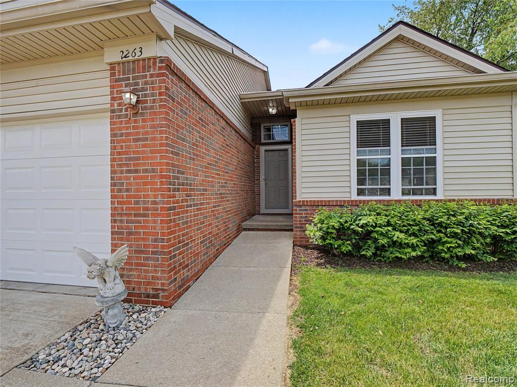 2263 Crystal Crossing Drive, Howell, MI 48843 — Photo 3