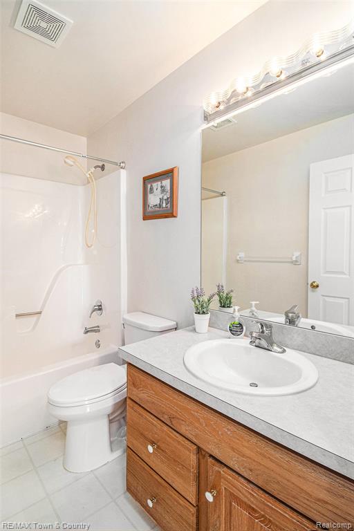 6295 Prince Court, 10, Flushing, MI 48433 — Photo 11
