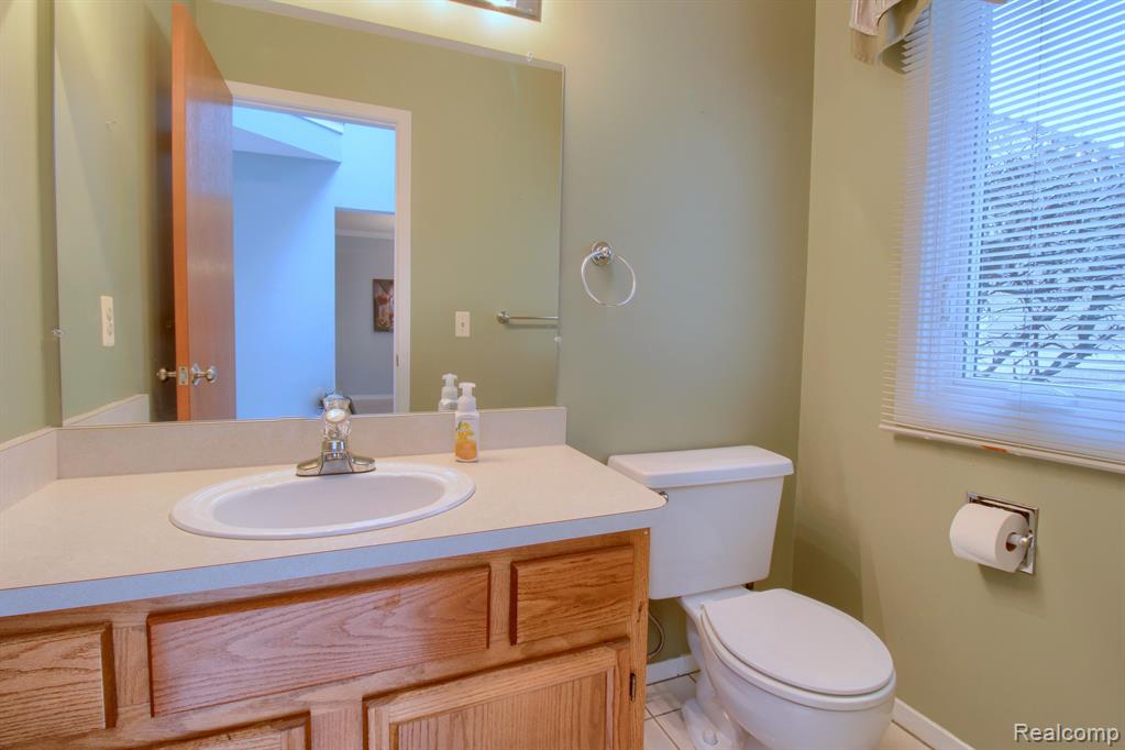 9362 EASTWIND Drive, Livonia, MI 48150 — Photo 16