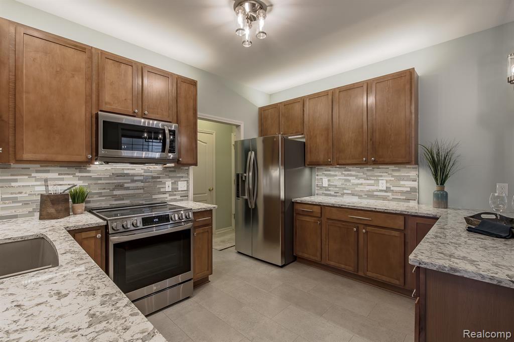 5710 Pinecroft Court, Clarkston, MI — Photo 10