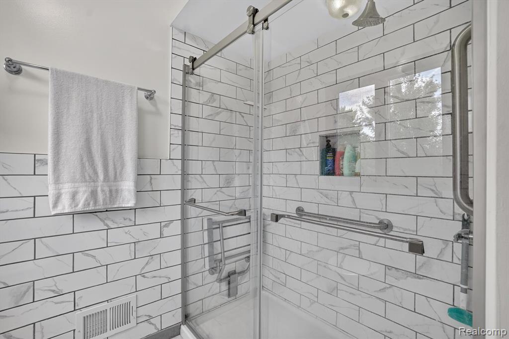 6888 Slawski Drive, Fowlerville, MI 48836 — Photo 27