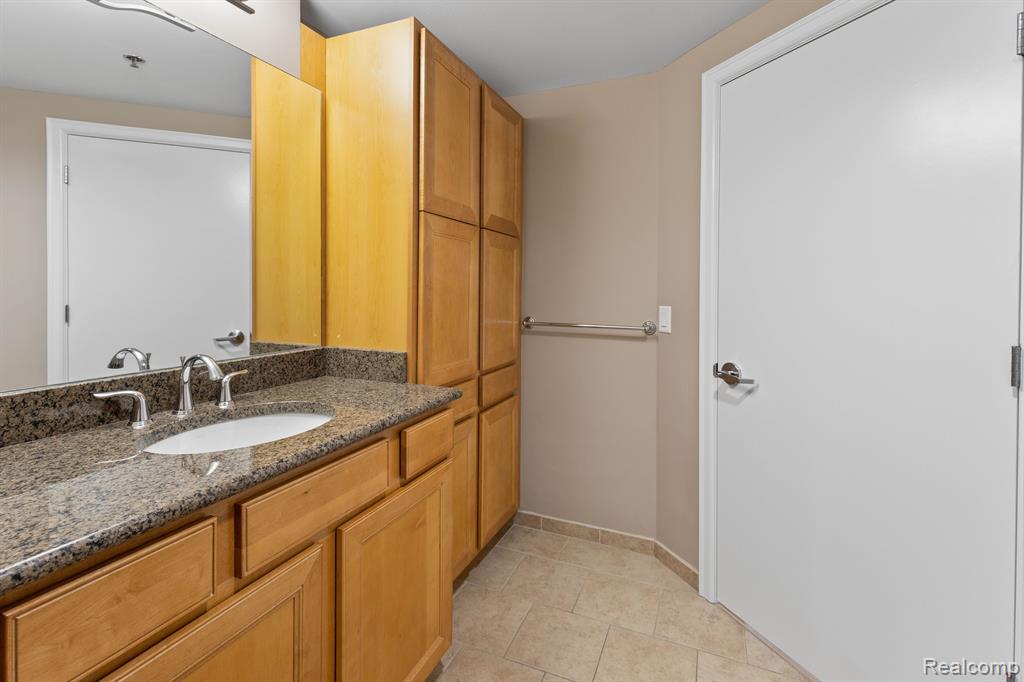 525 W Lafayette Boulevard, 14D, Detroit, MI 48226 — Photo 25