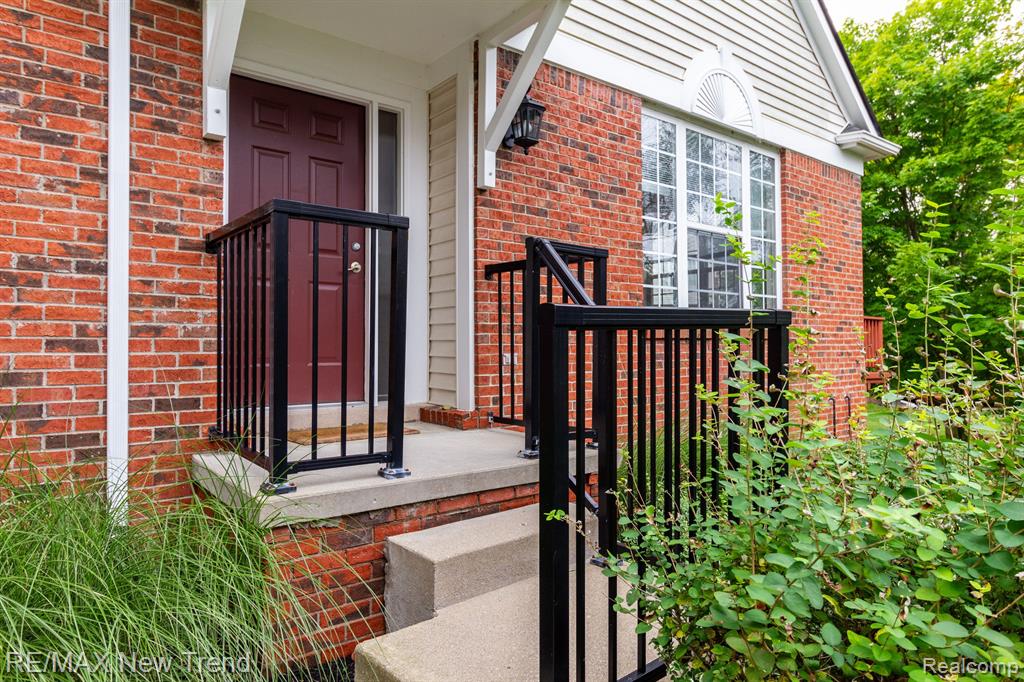 29319 DOUGLAS Drive, Novi, MI 48377 — Photo 4