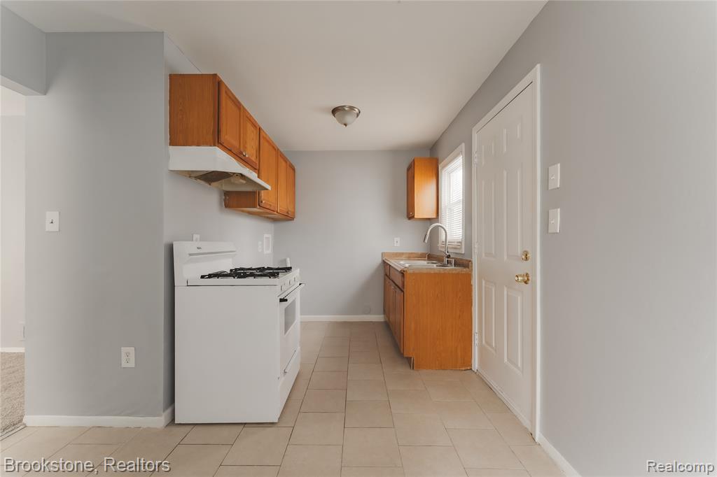 694 Emerson Avenue, Pontiac, MI 48340 — Photo 16