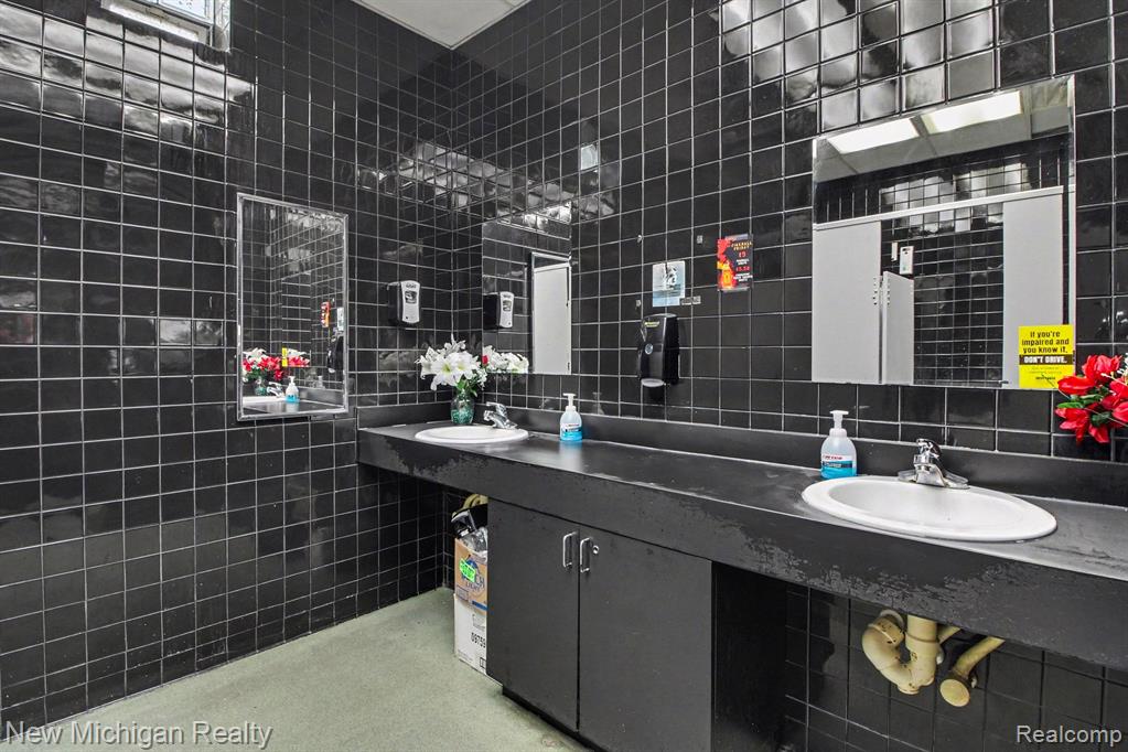 7000 Merriman Road, Romulus, MI 48174 — Photo 18