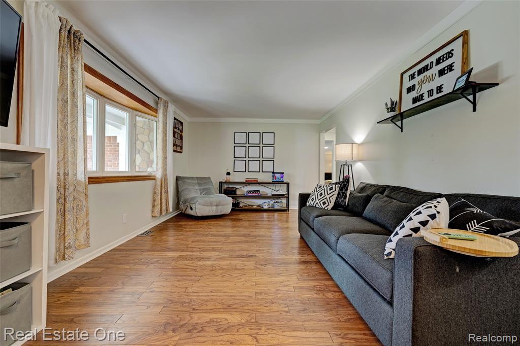 327 Coats Road, Lake Orion, MI 48362 — Photo 13