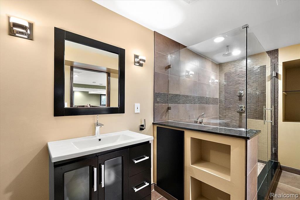 43054 Oxford Court, Novi, MI — Photo 19