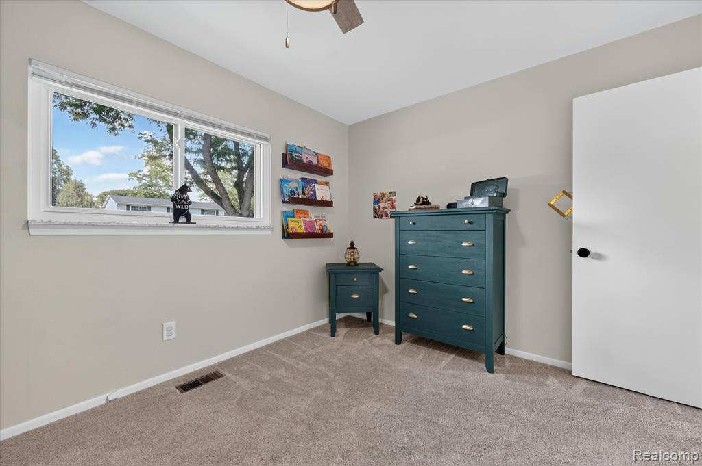 6646 Yarborough Drive, Utica, MI 48316 — Photo 36