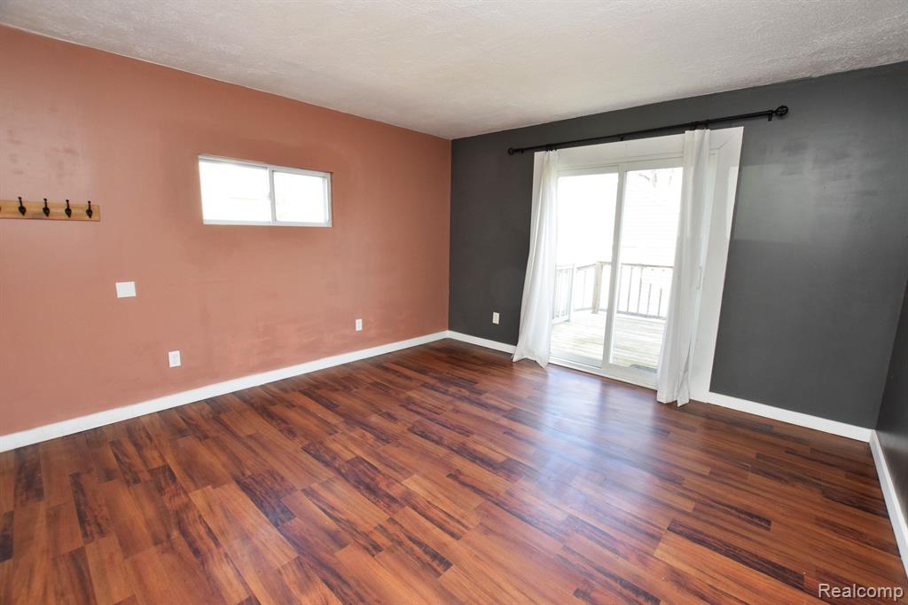 716 GRANT Street, Fenton, MI 48430 — Photo 4