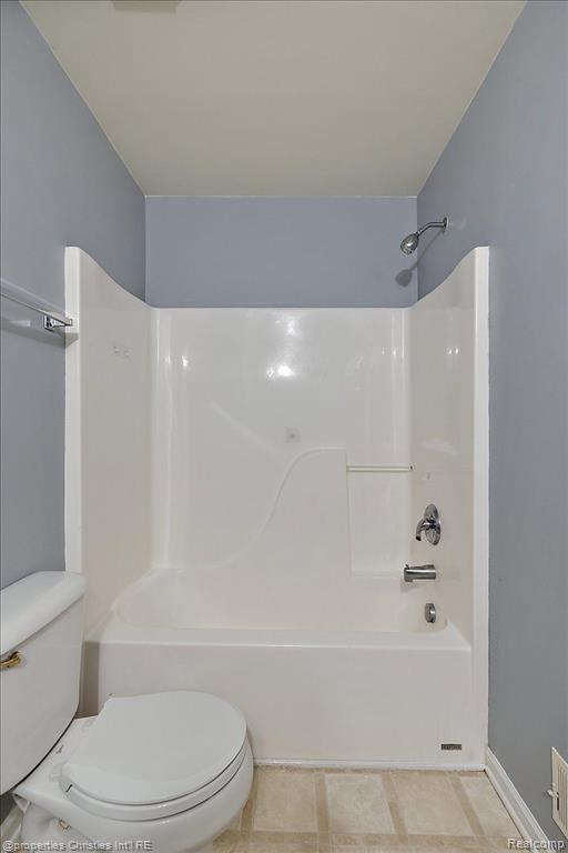 9773 RAVENSHIRE Drive, Ypsilanti, MI 48198 — Photo 29