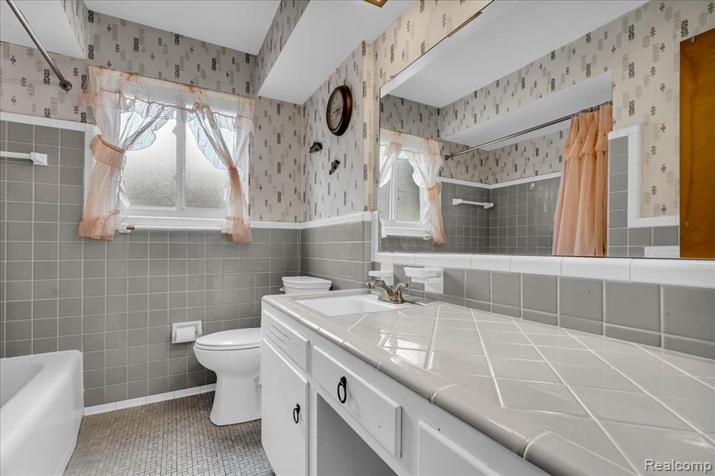 8403 Kinmore Street, Dearborn Heights, MI 48127 — Photo 15