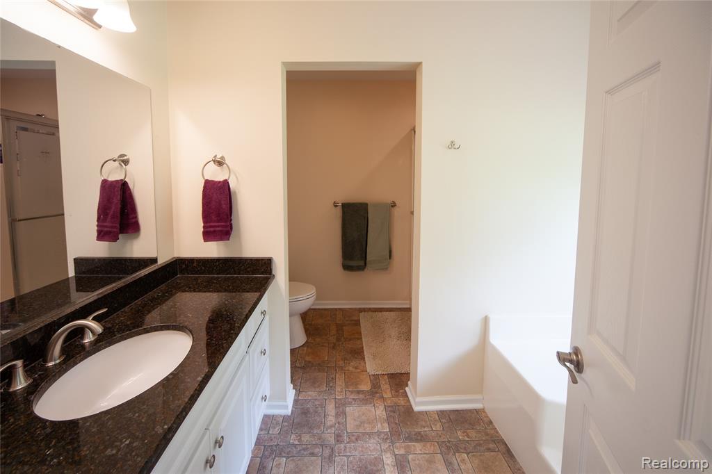 4470 Westedge Way, Grand Blanc, MI 48439 — Photo 15
