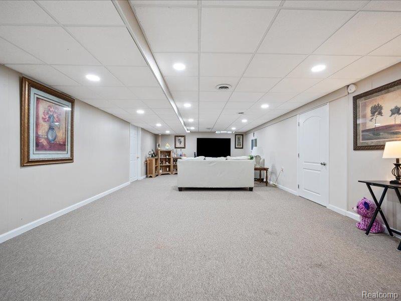 8382 Fairfax Drive, Sterling Heights, MI 48312 — Photo 16