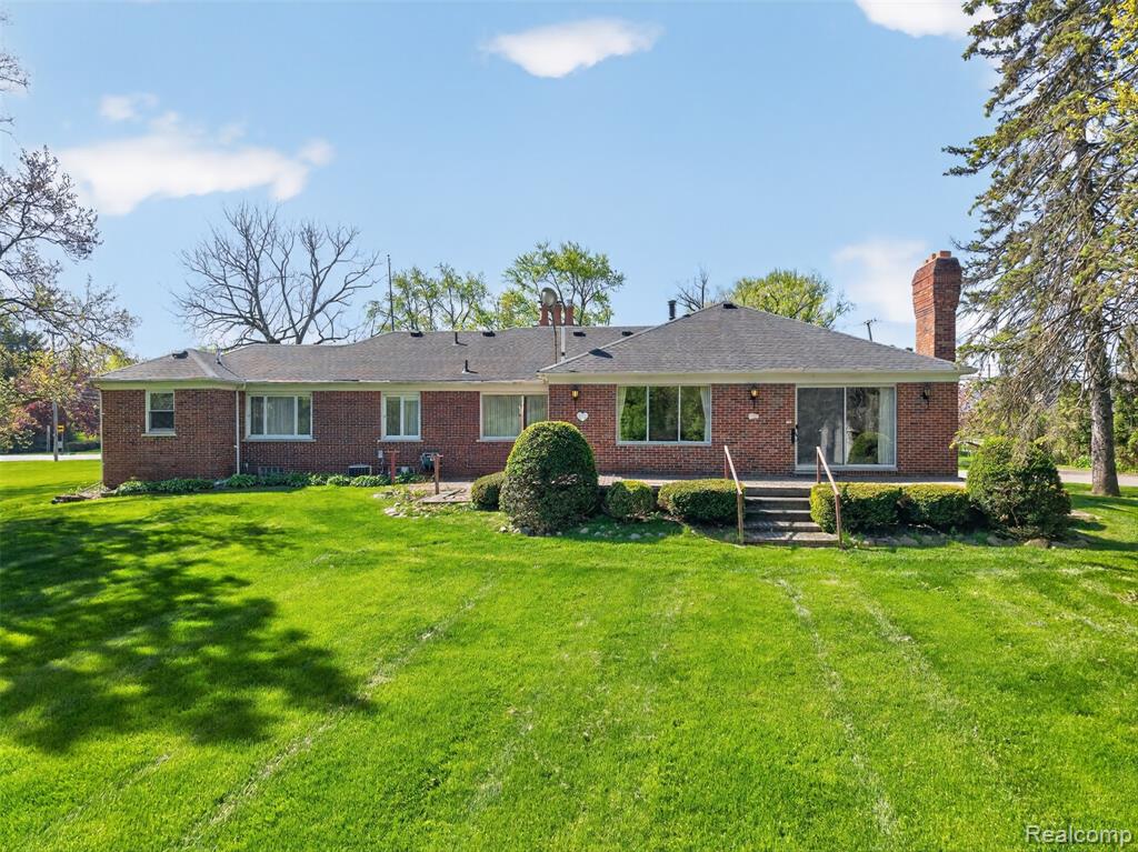 15623 Millar Road, Clinton Twp, MI 48036 — Photo 13