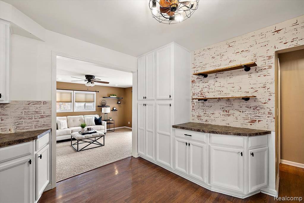 9364 Colorado Street, Livonia, MI 48150 — Photo 15