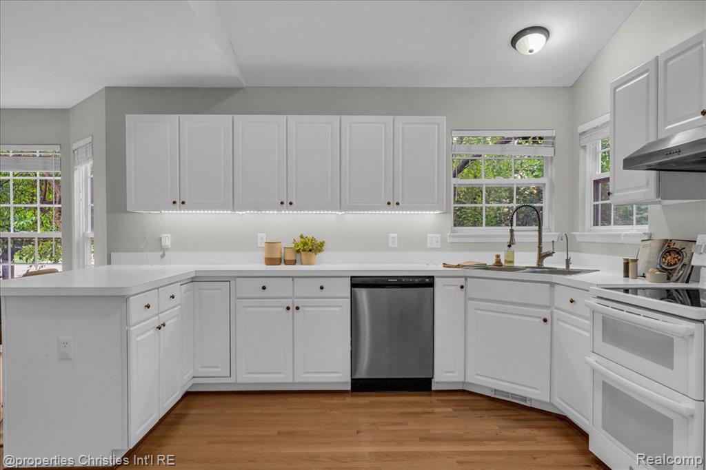 5963 James Head Court, West Bloomfield, MI 48324 — Photo 11