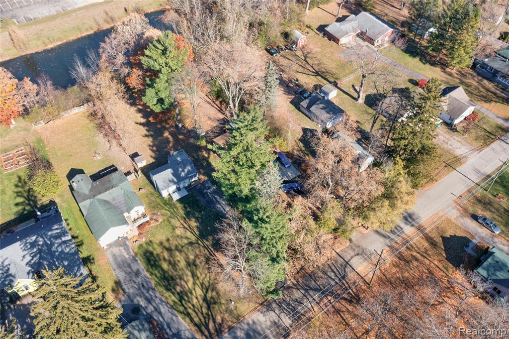 8370 Arlis Street, Commerce Twp, MI 48382 — Photo 32