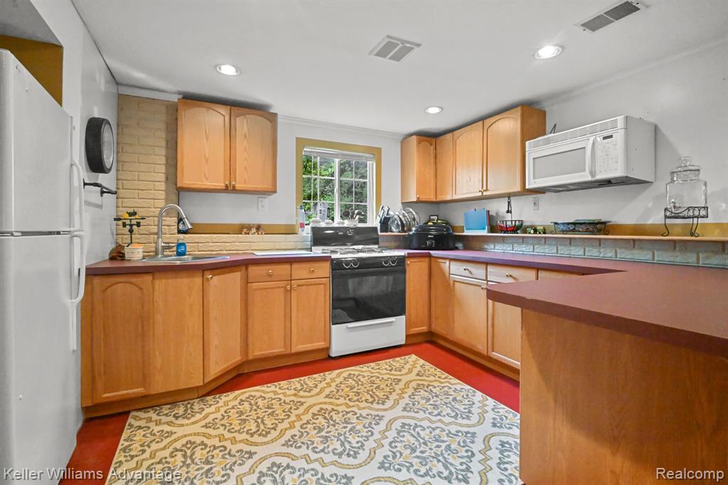 5085 HICKORY Trail, Grand Blanc, MI 48439 — Photo 34