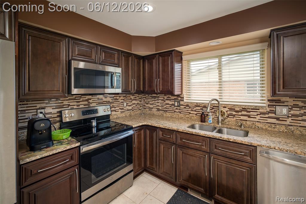 5061 Temple Drive, Sterling Heights, MI 48310 — Photo 7