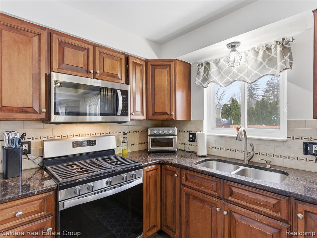 5920 Montgomery Drive, Utica, MI 48316 — Photo 21