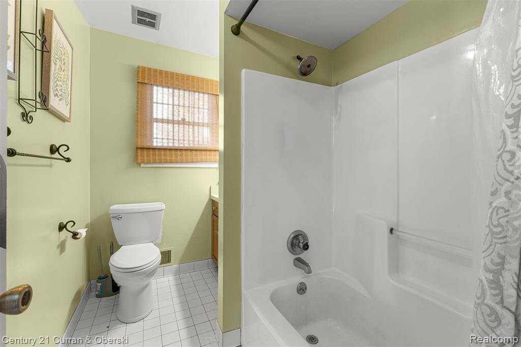 250 Chestnut Street, Wyandotte, MI 48192 — Photo 13