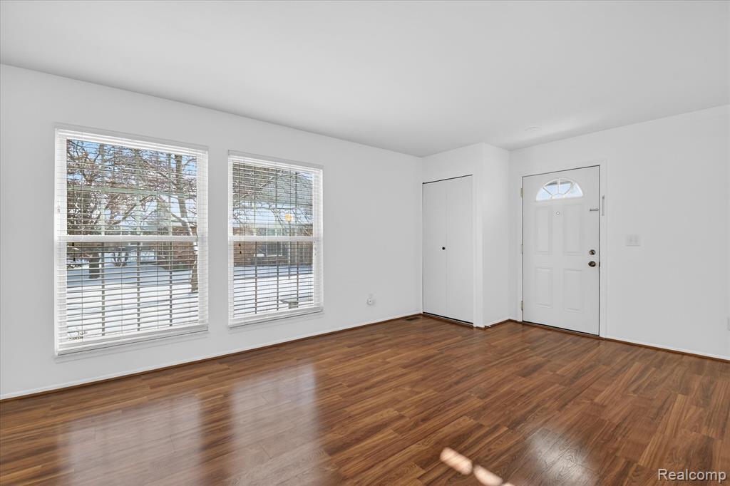 2736 Glenbridge Court, Ann Arbor, MI 48104 — Photo 11